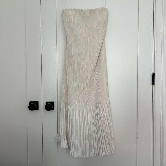 Abercrombie & Fitch Dresses & Skirts - Abercrombie & Fitch Strapless Cream Pleated Midi Dress